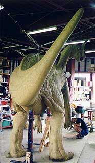 チンタオサウルスの粘土原型