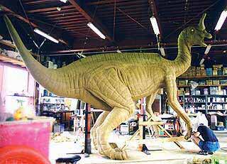 チンタオサウルスの粘土原型