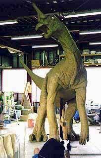 チンタオサウルスの粘土原型